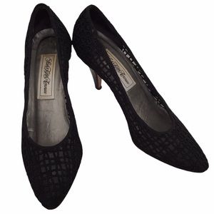 Saks Fifth Ave black woven body leather soles 8 narrow pumps